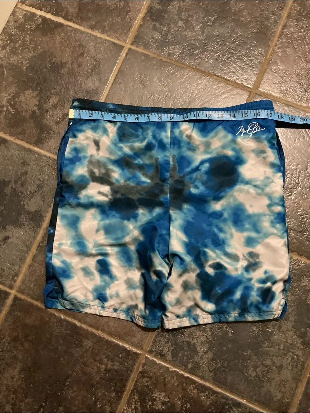 Jordan Boys' Essentials Smoke Dye Swim Trunks/Shorts Size L
